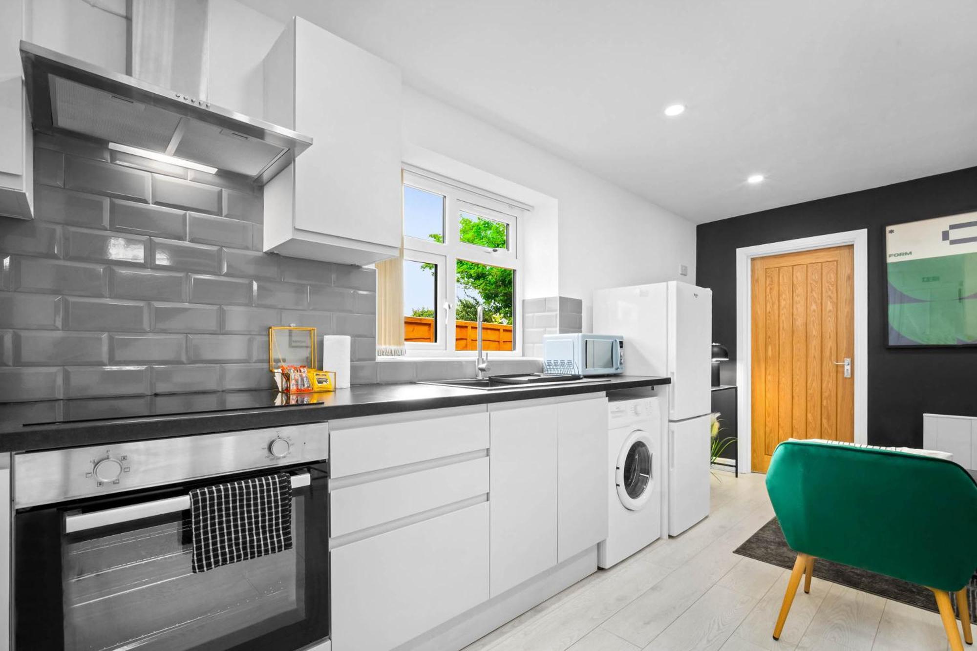 Luxury 3 Bedroom Apartment - Terrace - Near City Centre - Wifi - Smart Tv 1Mr Бирмингем Экстерьер фото