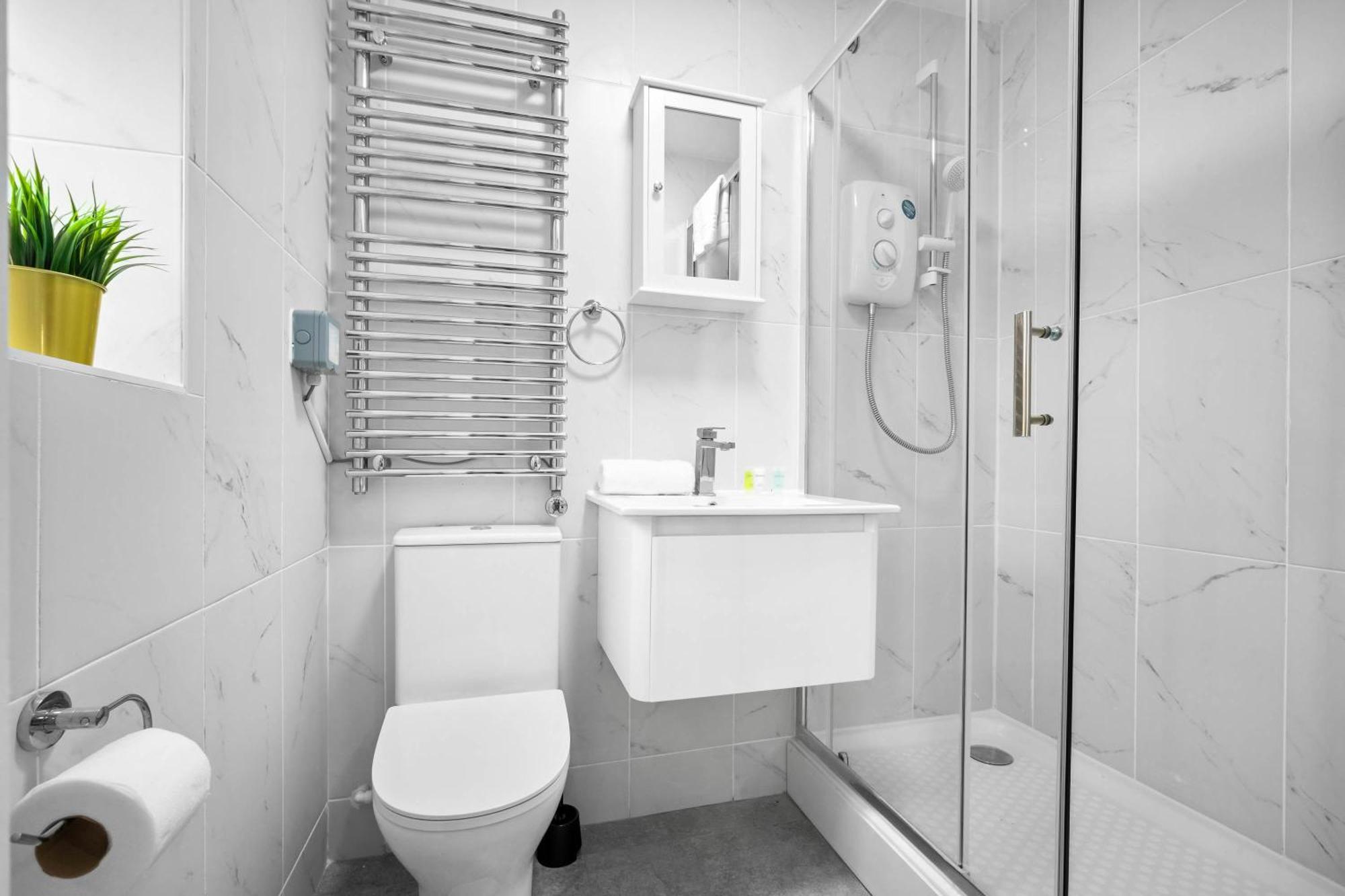 Luxury 3 Bedroom Apartment - Terrace - Near City Centre - Wifi - Smart Tv 1Mr Бирмингем Экстерьер фото